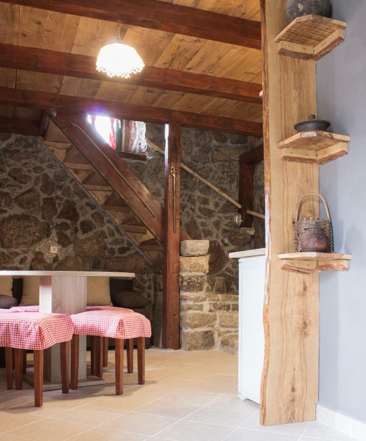 Solovi Dvori Apartment Karlobag